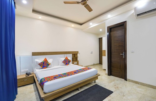 Sector 39 Hotel | Fabhotel Skylight Inn