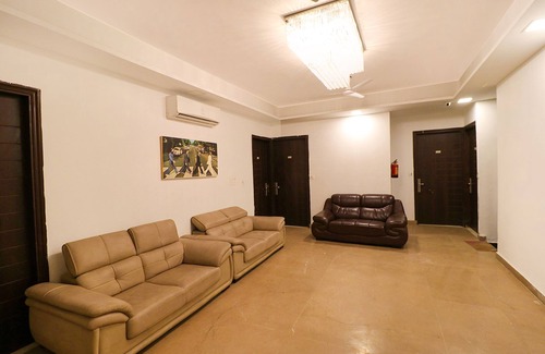 Sector 40 Hotel | Fabhotel The Royal Oak