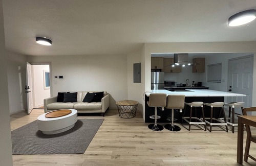 Bushrod Condo | Fabulous 2-bedroom condo with AC in Oakland