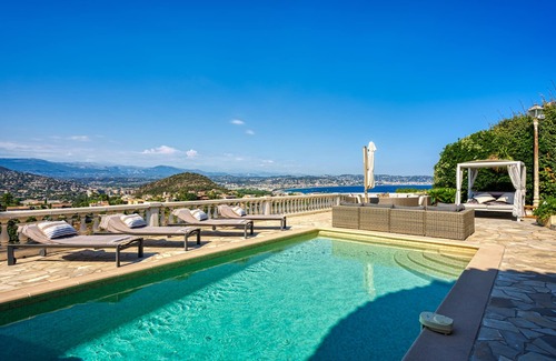 Mandelieu-La-Napoule Villa | Fabulous 5 Bedroom Villa near Cannes perfect for the Lions Festival. n