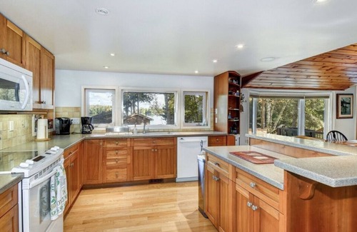 North Kawartha Cottage | Fabulous Chandos Lake Getaway- Family-Friendly, Pet-Friendly, Game Rm, 2 Docks!