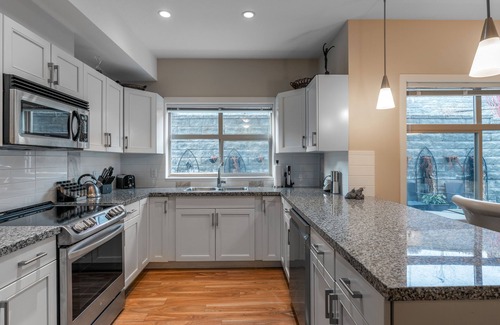 Central Okanagan Condo | Fabulous Condo at Five Star Resort #209