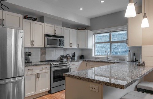 Central Okanagan Condo | Fabulous Condo at Five Star Resort #209