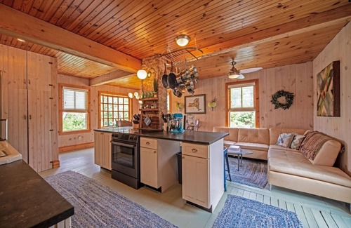 Cragsmoor House | Fabulous cozy farmhouse on a Hudson Valley mountaintop
