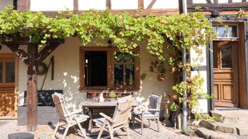 Laucha House | Fachwerkhaus mit rustikalem Weinkeller und Garten, ganze Unterkunft, gute Lage