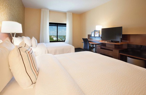 Bay Esplanade Hotel | Fairfield Inn & Suites by Marriott Clearwater Beach