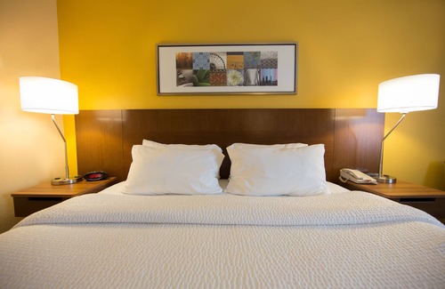 Burlington Hotel | Fairfield Inn & Suites by Marriott Burlington