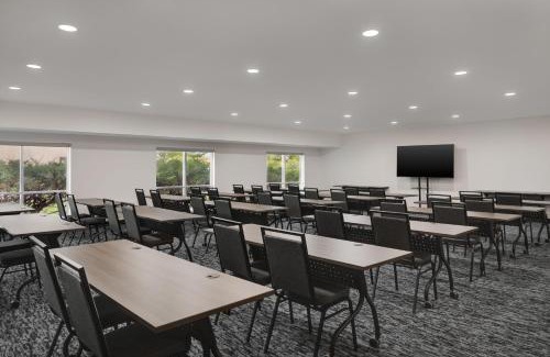 Naperville Hotel | Fairfield Inn & Suites Naperville/Aurora