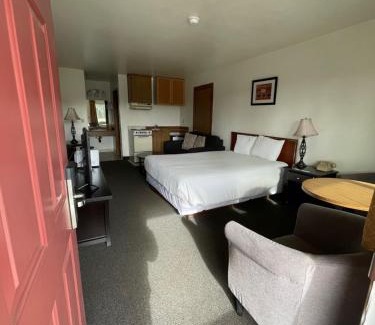 Monroe Hotel | Fairground Inn