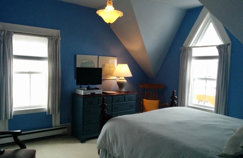 Mahone Bay Bed & Breakfast | Fairmont House Bed & Breakfast