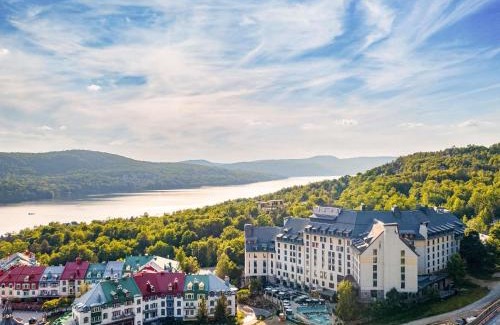 Mont-Tremblant Pedestrian Village Hotel | Fairmont Tremblant