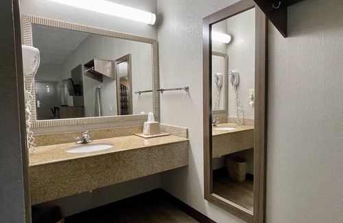 Mobile Hotel | Fairview Inn and Suites