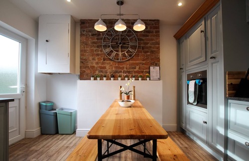 Hoylake Cottage | Fairways View - a house that sleeps 6 guests in 4 bedrooms