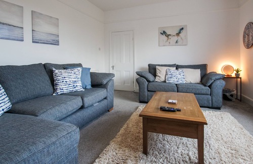 Hoylake Cottage | Fairways View - a house that sleeps 6 guests in 4 bedrooms
