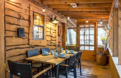 Mentone House | Falcon Lodge - hot tub fire pit & games