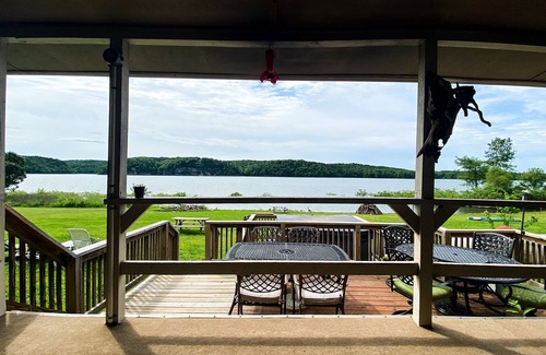 Beaver Shores House | Fall Calendar NOW Open Beaver Lake Waterfront