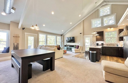 Cedar Bluff House | Fall Getaway at the UPPER level of Your Big Lake House-Hot tub, Kayaks, Fire Pit