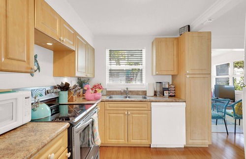 Delray Beach Cottage | Fall Getaway - Private Pool & New Bathroom - Limited Time October Rates