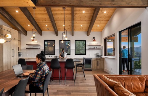 Cle Elum House | Fall-Winter fun! 5bd/4.5ba with spectacular views in the center of the resort!