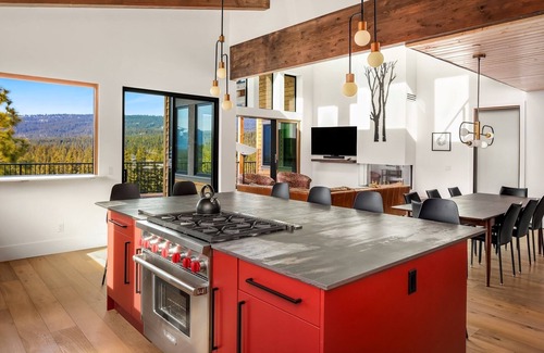 Cle Elum House | Fall-Winter fun! 5bd/4.5ba with spectacular views in the center of the resort!