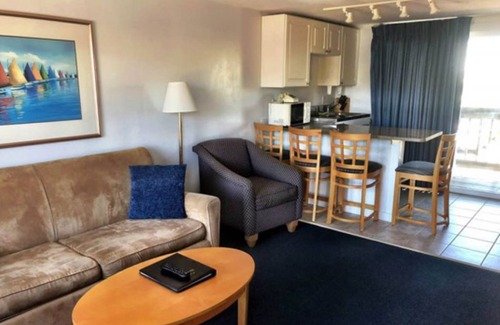 Falmouth Heights Condo | Falmouth Heights/Cape Cod Beach Resort w private resort beach