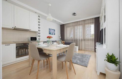Pruszkow Apartment | Family Apartment with Parking in Pruszków by Noclegi Renters