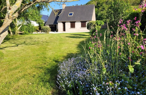 Ploubazlanec House | Family beach house