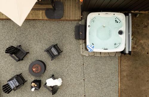 Clio House | Family Cabin With Hot Tub, Games, & Forest Views