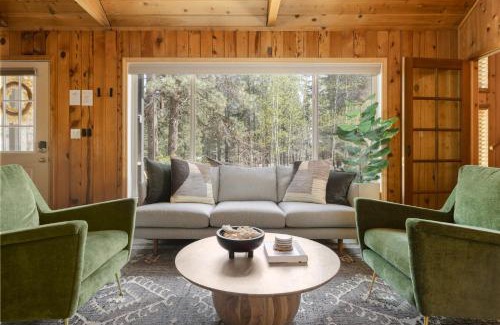 Clio House | Family Cabin With Hot Tub, Games, & Forest Views