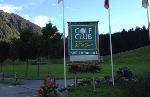 Klosters-Serneus Ski Chalet | Family Chalet in a Breathtaking Setting in Klosters w Fireplace & Internet