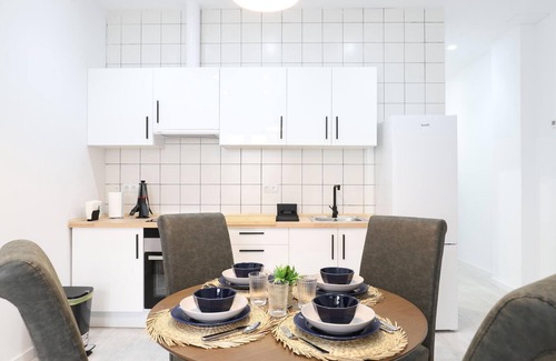 Port de Sagunt House | Family-Friendly Modern Home Near the Beach with Terrace and High-Speed Internet