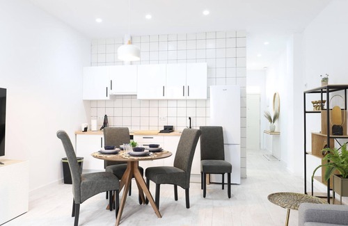 Port de Sagunt House | Family-Friendly Modern Home Near the Beach with Terrace and High-Speed Internet