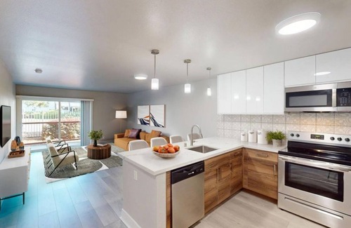 East San Mateo Condo | Family-Friendly 2BR Condo in City South with Pool