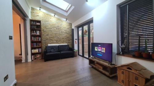 Islington House | Family Friendly 3 Bedroom Home in Islington