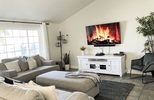 Costa Mesa House | Family friendly 5bdr/3bth home minutes to Disney and beach