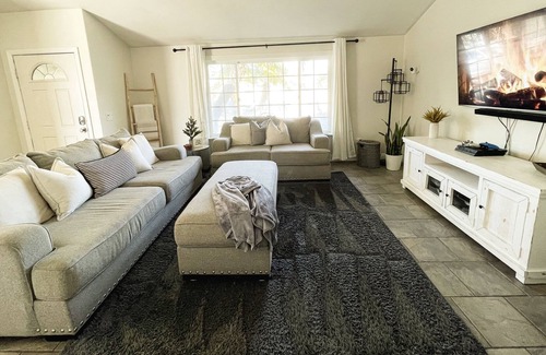 Costa Mesa House | Family friendly 5bdr/3bth home minutes to Disney and beach