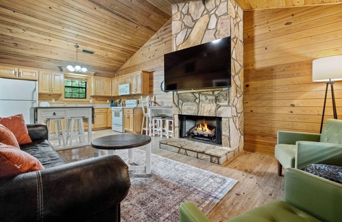 Gadsden Cabin | Family Friendly Cabin a short walk away from Noccalula Falls