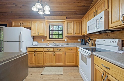 Gadsden Cabin | Family Friendly Cabin a short walk away from Noccalula Falls