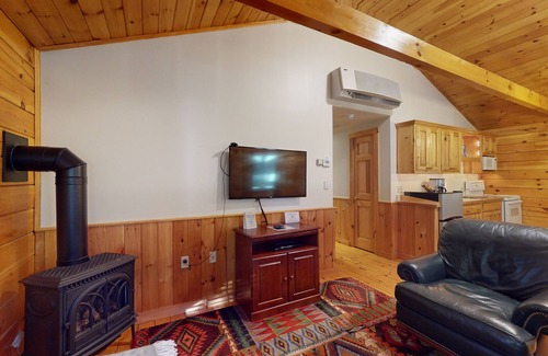Northport Cabin | Family-friendly cabin with fireplace, kitchen, hiking & plenty of fun