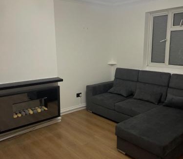 Tilbury Apartment | Family Friendly Haven I Long Stays I 3BDR I WiFi I Parking