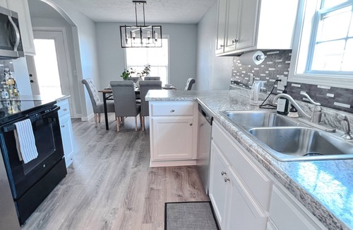 Rogersville House | Family Friendly House- Close to Branson & Springfield,MO with king size bed