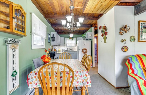 Hamlin House | Family Friendly: Streamside Retreat in The Hideout