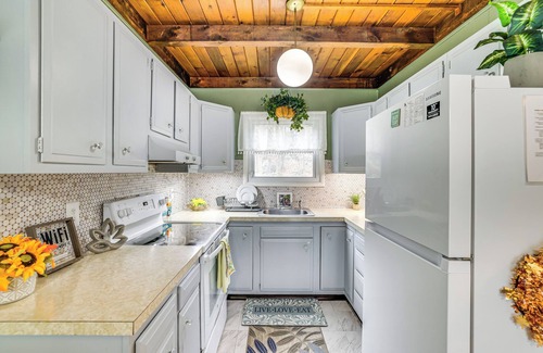 Hamlin House | Family Friendly: Streamside Retreat in The Hideout