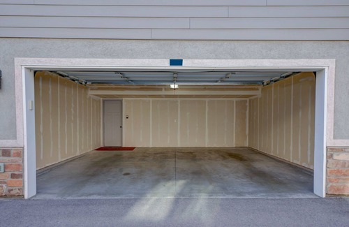 Vineyard House | Family-friendly Suite w/Hot Tub, Memory Beds & Smart TV