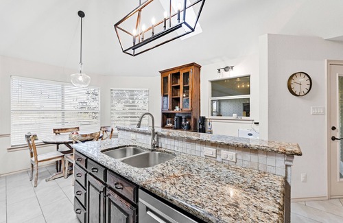 Grapevine House | Family friendly transitional and modern designed home away from home