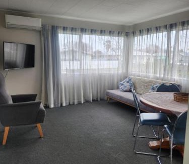 Twyford Apartment | Family friendly unit