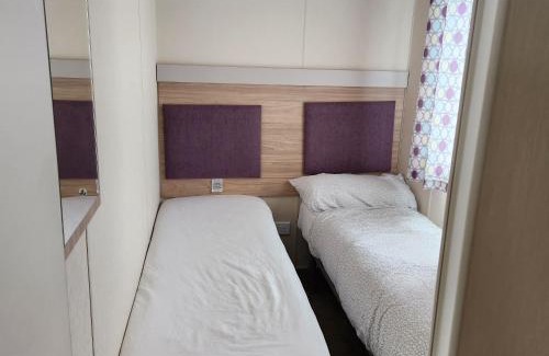 Ingoldmells Apartment | Family Fun by the Sea 4 Bedroom Caravan