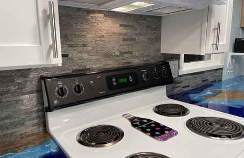 Put-in-Bay Villa | Family Fun Villa with all the amenities of home - Beautifully decorated!