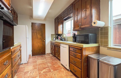 Salinas House | Family Fun with Game Room & King Bed near Monterey Aquarium, Laguna Seca