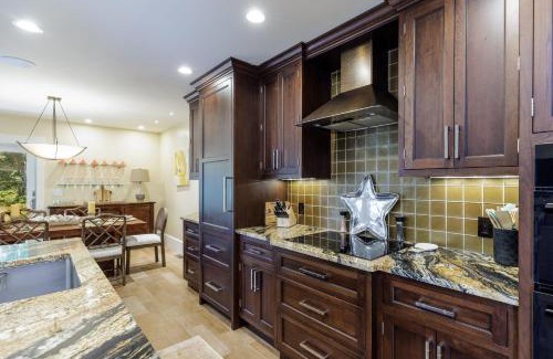 South Beach Villa | Family Getaway, Walk to Beach, South Beach, Luxury